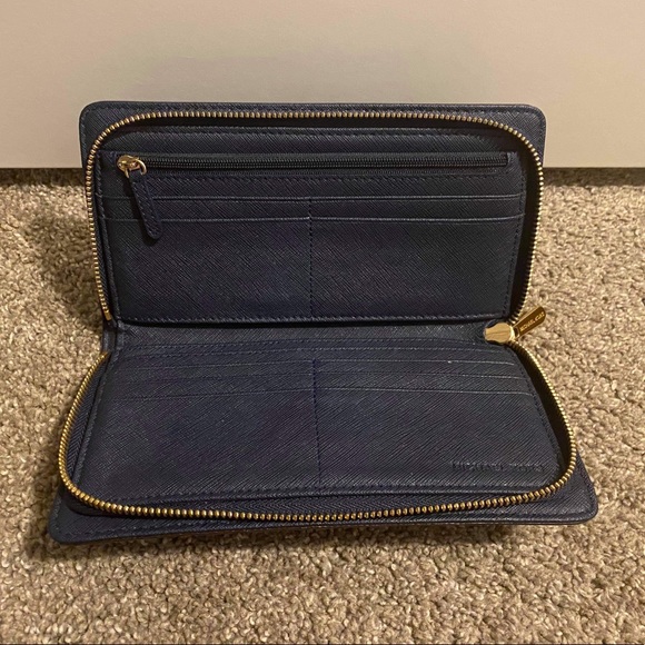 ❗️SOLD❗️Michael Kors Hamilton Continental Wallet, Navy - Picture 2 of 4